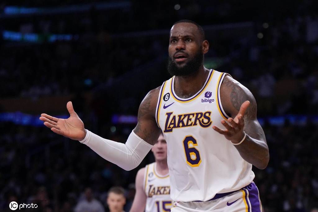 利拉德40分字母哥三双文班缺阵 雄鹿轻取马刺NBA常规赛雄鹿主场迎战马刺，雄鹿最近状态不错取得4连胜，马刺依旧在西部垫底，本场比赛文班亚马缺阵。